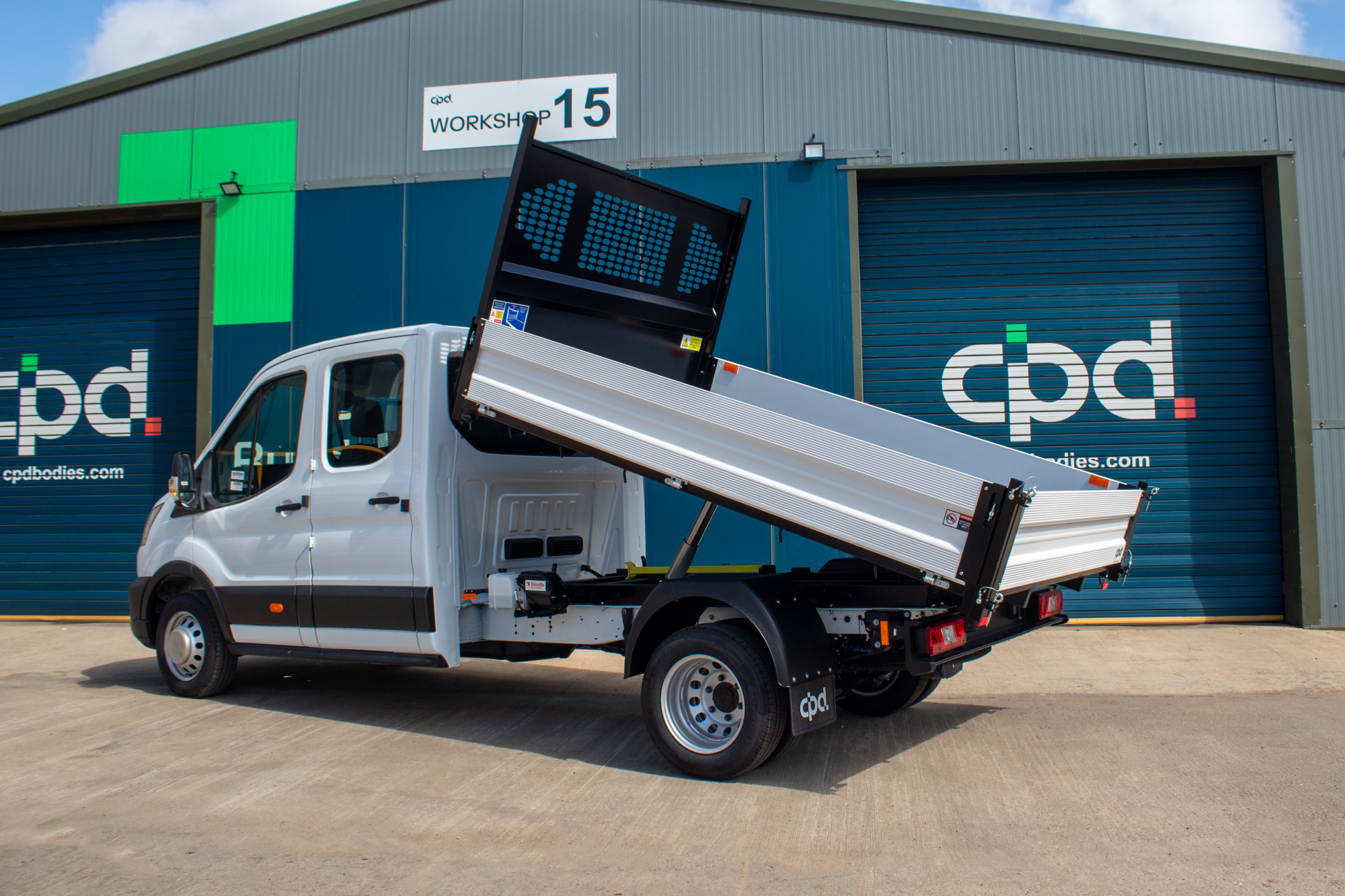 L3_CPD_Stock Double_Cab_Tipper_SideTipping_01