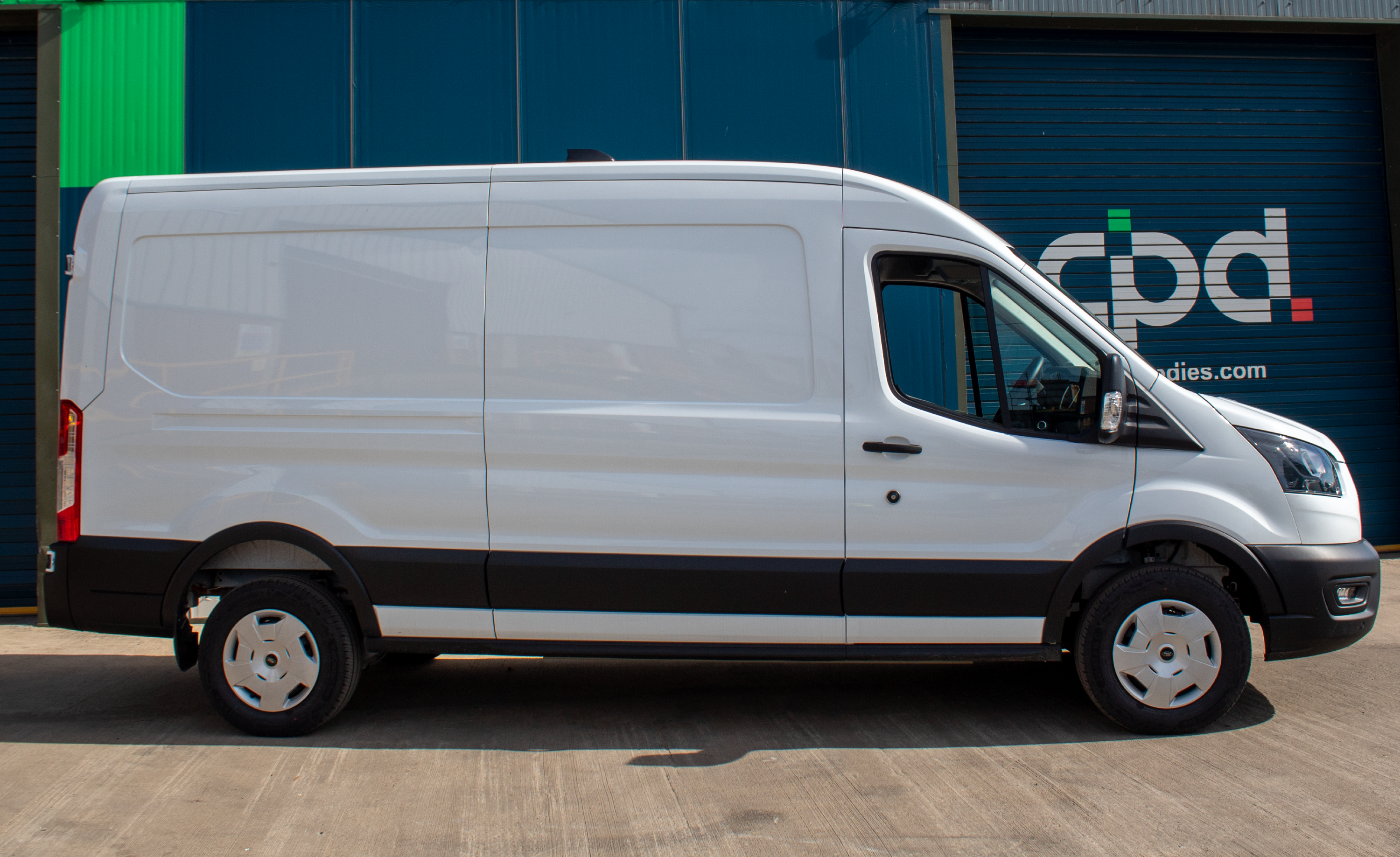 Maxus_Luton_TailLift_HeroImage_01-1-1